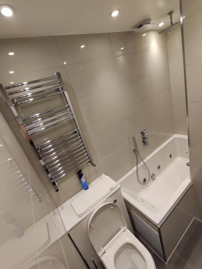 Modern 2 Bedroom Flat With Private Outdoor Terrace Лондон Екстериор снимка