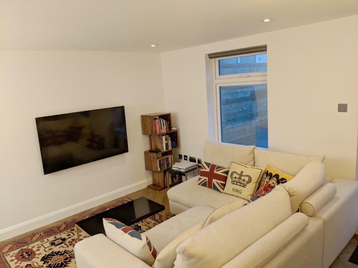 Modern 2 Bedroom Flat With Private Outdoor Terrace Лондон Екстериор снимка